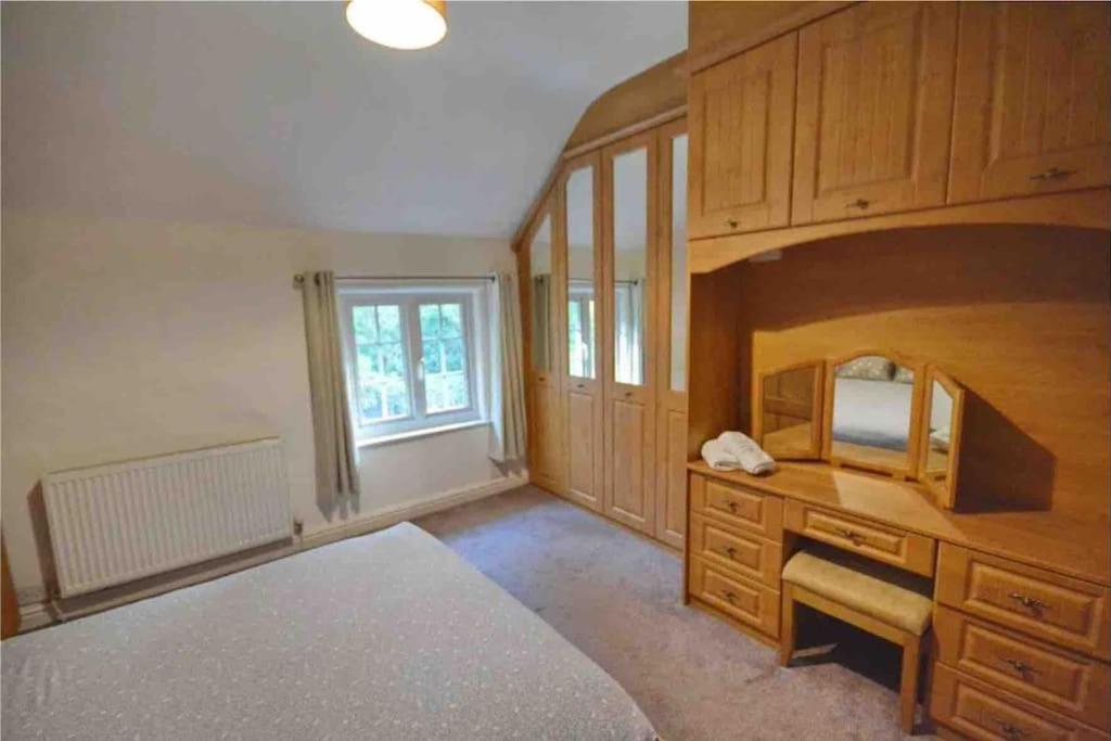Holiday home Dale 18th Century Country Cottage, 111 Barnston Road