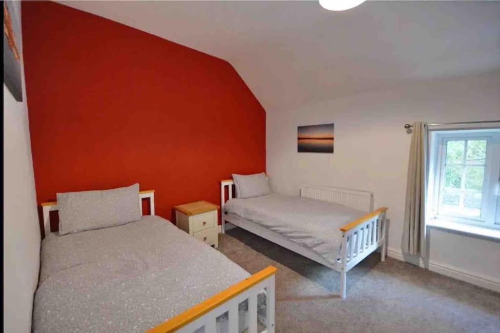 Dale 18th Century Country Cottage, 111 Barnston Road Holiday home Heswall