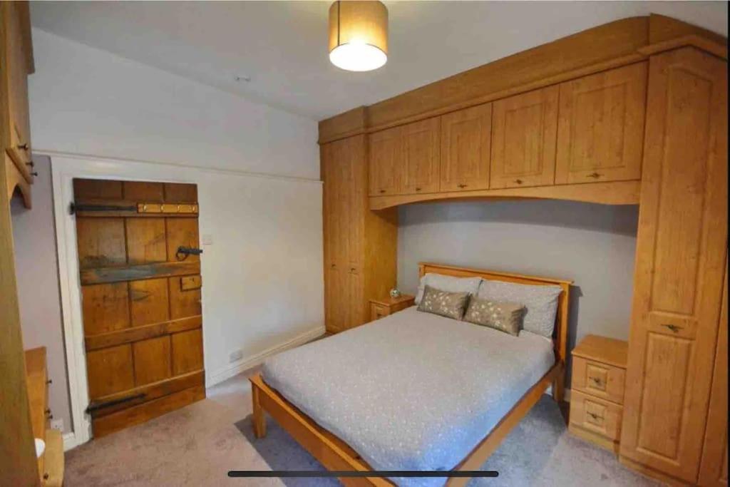 Holiday home Dale 18th Century Country Cottage, 111 Barnston Road Heswall